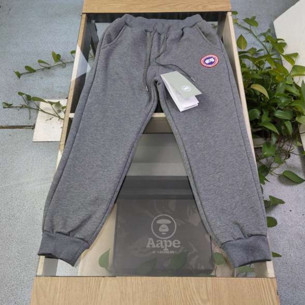 🌹Canada Goose embroidered thick trousers